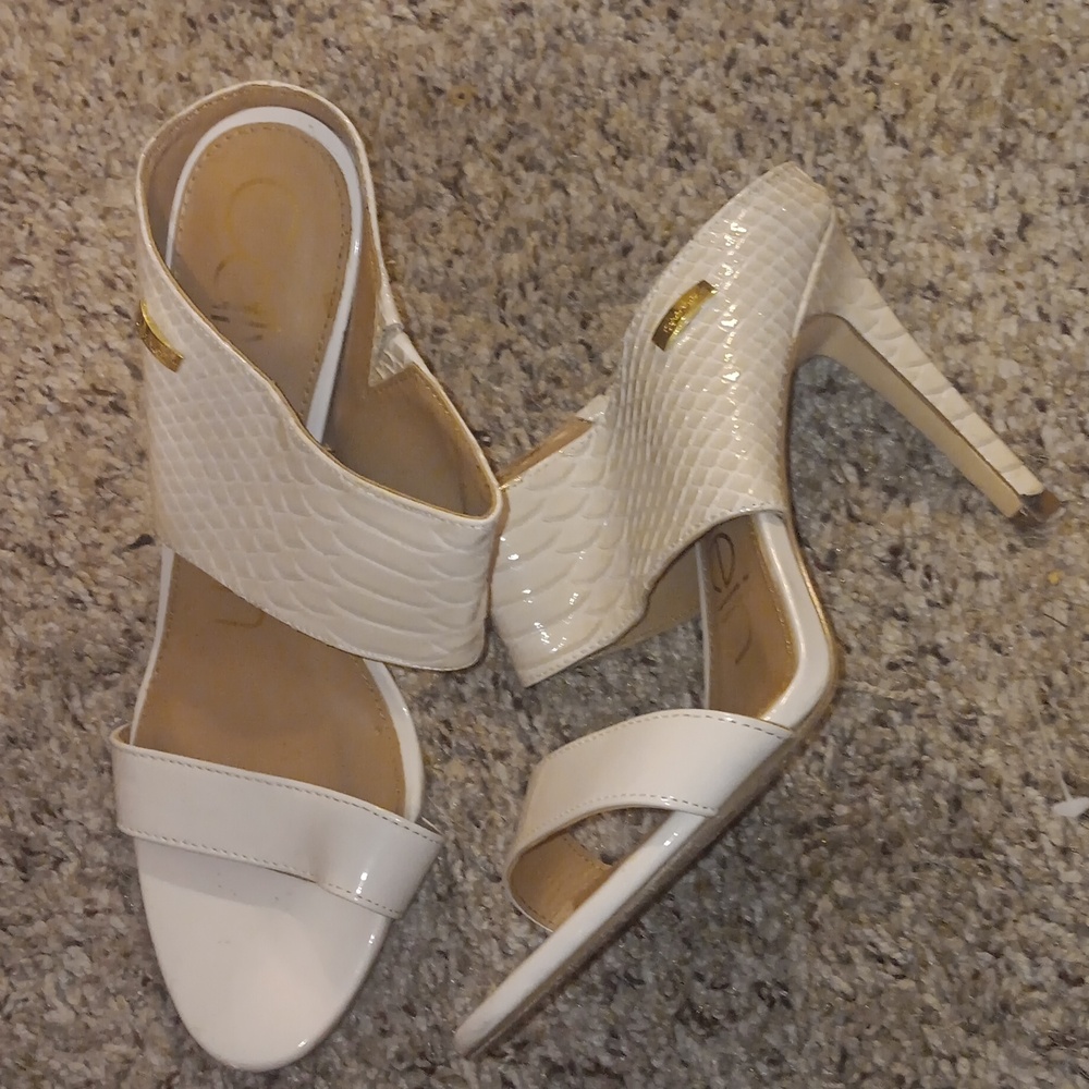 Strappy sandals lightly used